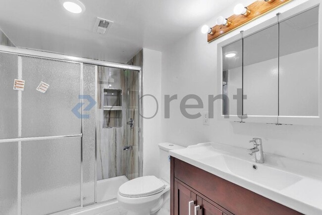 Building Photo - Unit B