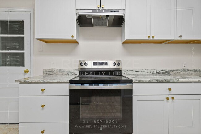 Building Photo - 2505 Robin Hood Dr