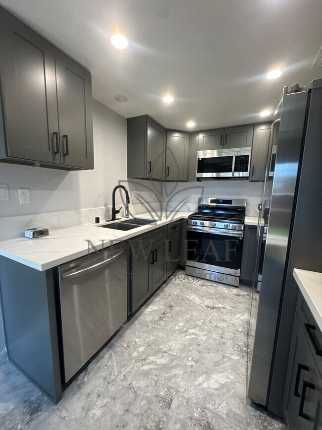 Building Photo - Stunning 2 Bedroom in the Heart of Ontario