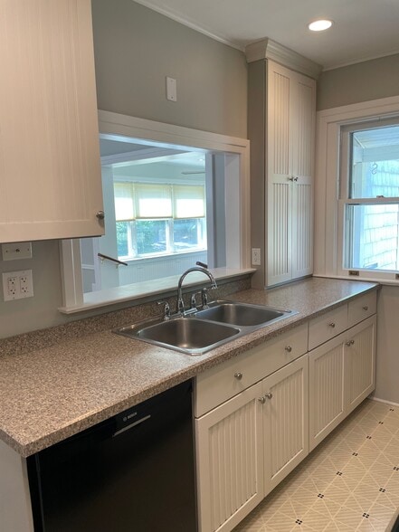 Kitchen - 30 S Muhlenberg St