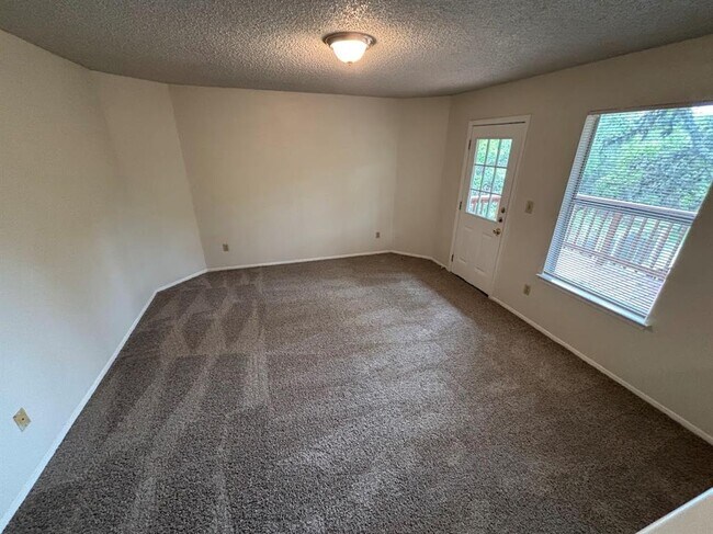 Building Photo - 701 Fairchild Dr