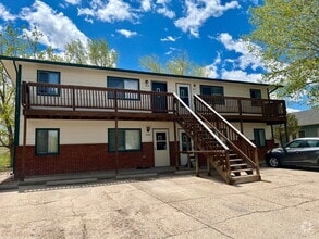 Building Photo - Upper level two bedroom, one bathroom clos...