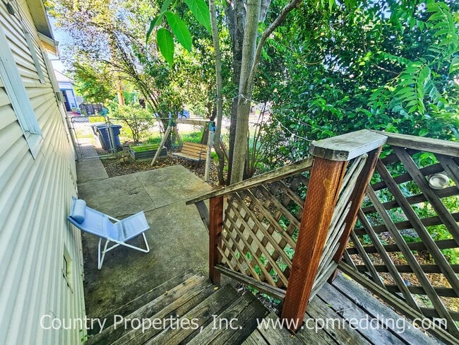 Building Photo - Available Now! Downtown 3-Bedroom with Old World Charm and Modern Amenities!