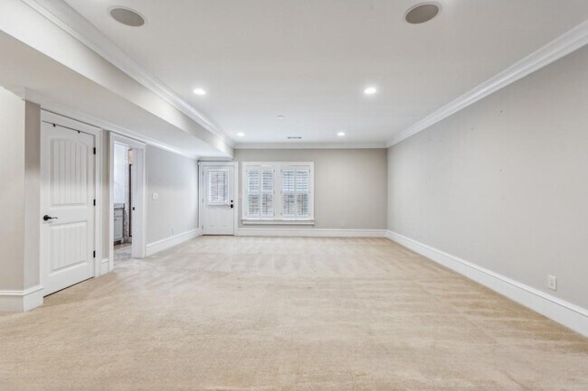 Building Photo - 1363 Sylvan Cir NE