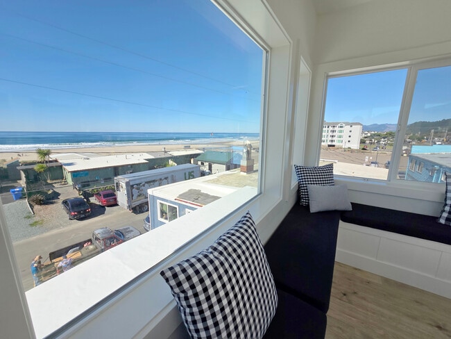 Building Photo - 121 S Miller St