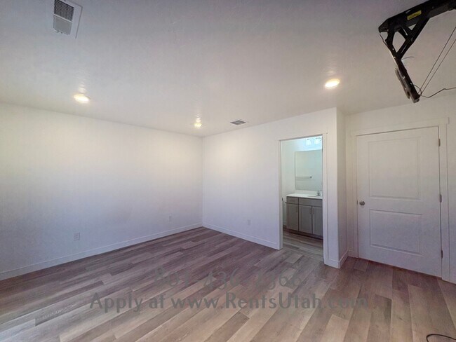 Building Photo - Canvasback