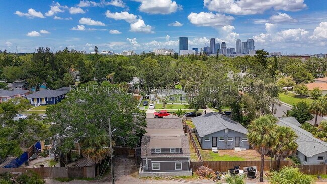 Building Photo - 618 17th Ave S
