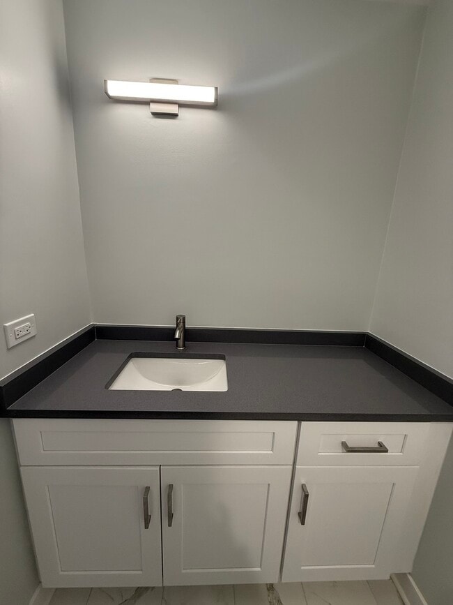 Building Photo - 1173 S Forums Ct