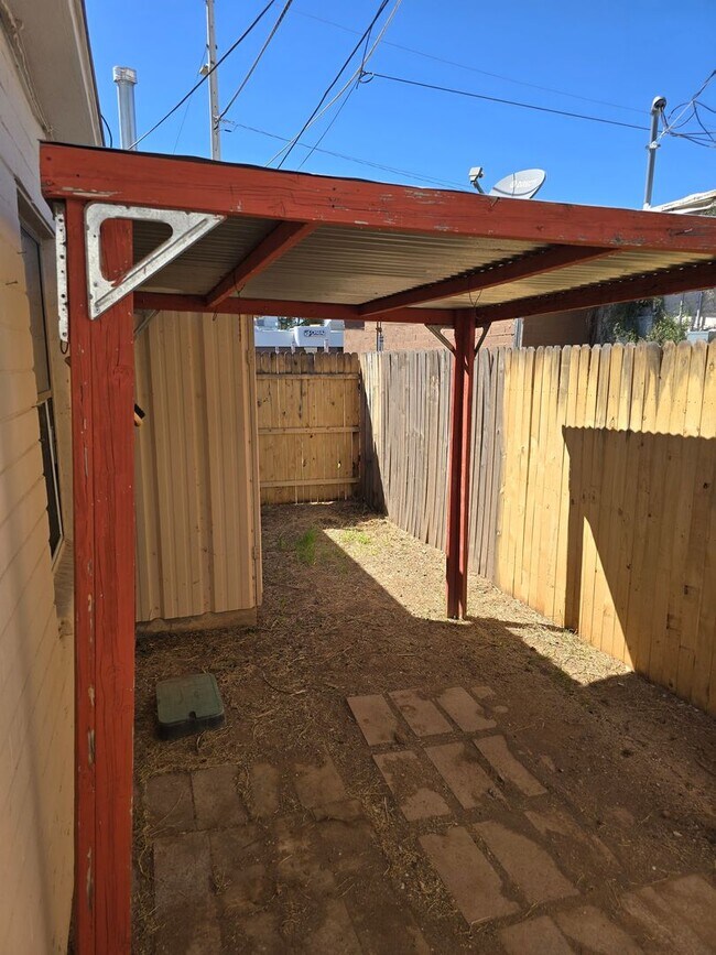Building Photo - pm0133
