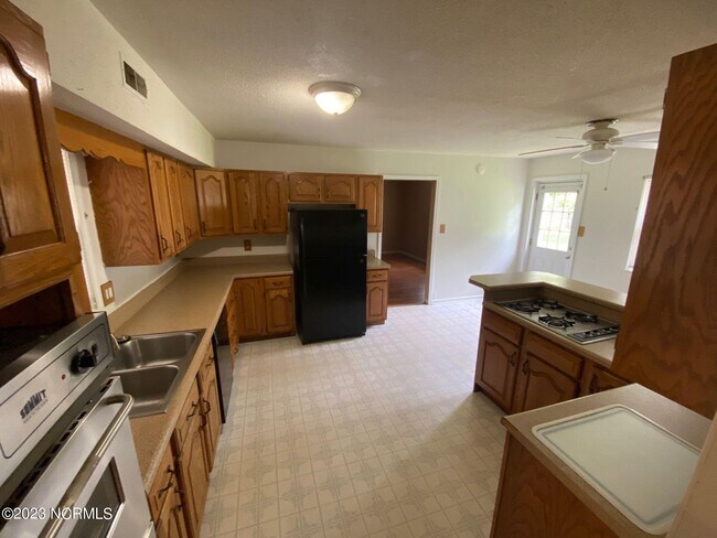 Building Photo - 110 Birch Rd