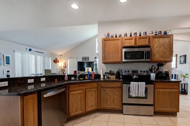 Building Photo - 3161 Poppy Hill Rd