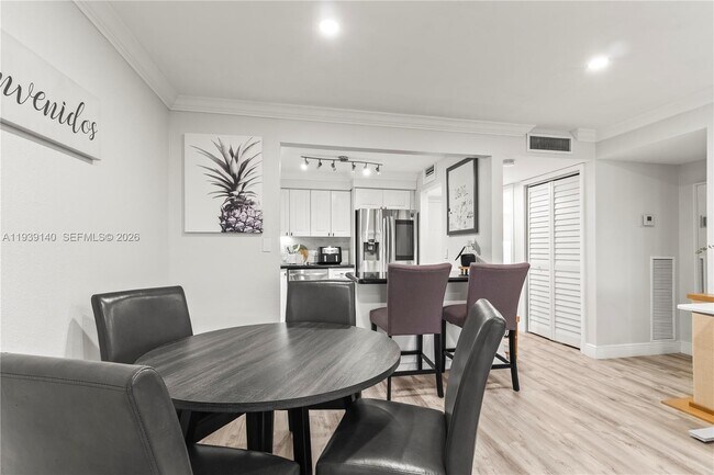 Building Photo - 9001 Jacaranda Ln