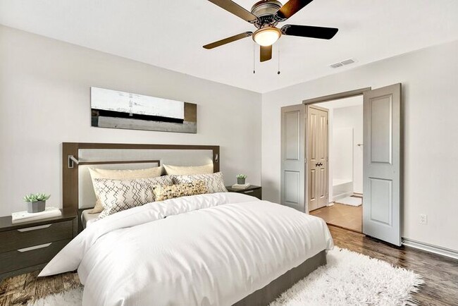 Building Photo - Sign a Lease By the End of July and Receive One Month of FREE Rent! Luxury 3 Bedroom 2.5 Bath Tow...