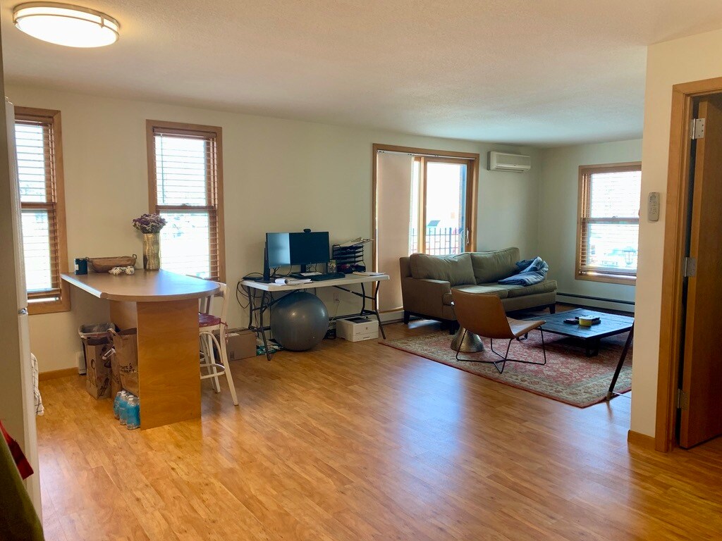 Building Photo - 2050 St Clair Ave