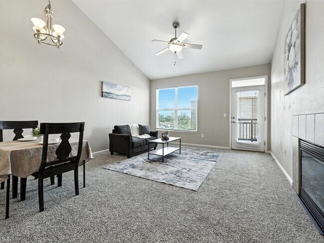 Building Photo - 605 Cougar Bluff Point