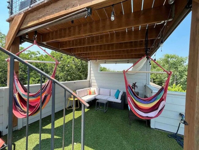 Building Photo - "Charming 2-Bed, 1.5-Bath Condo with Grani...
