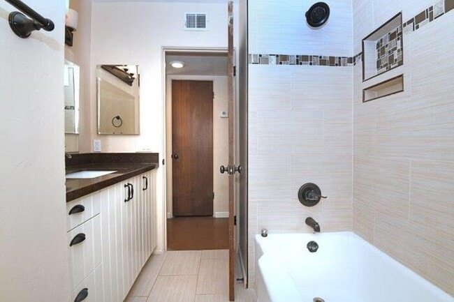 Building Photo - Charming Sam Hughes Brick Home with large ...