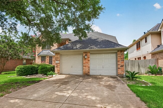 Building Photo - 2710 Five Oaks Dr