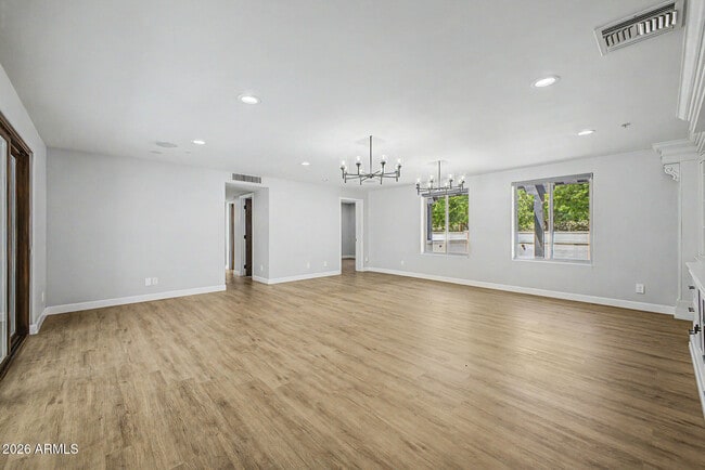 Building Photo - 2311 E Colter St