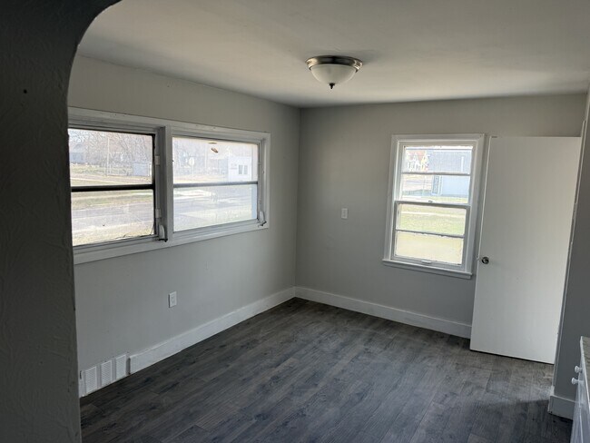 Building Photo - 2704 W Garden St