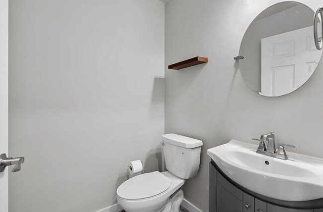 Building Photo - 4 Bedroom- 2.5 Bathroom New Build Duplex- Pulaski!