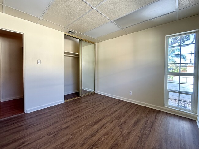 Building Photo - 13949 Oval Dr