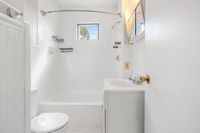 Building Photo - 82 Cliff St