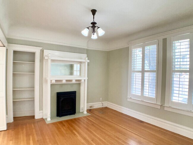 Building Photo - REMODELED and Spacious.  IN-UNIT LAUNDRY! ...