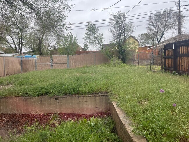 Fenced back yard - 1013 Arizona Ave