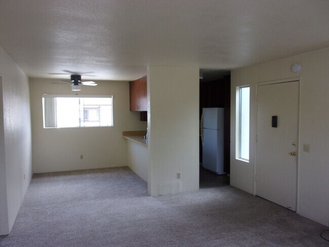 Building Photo - 408