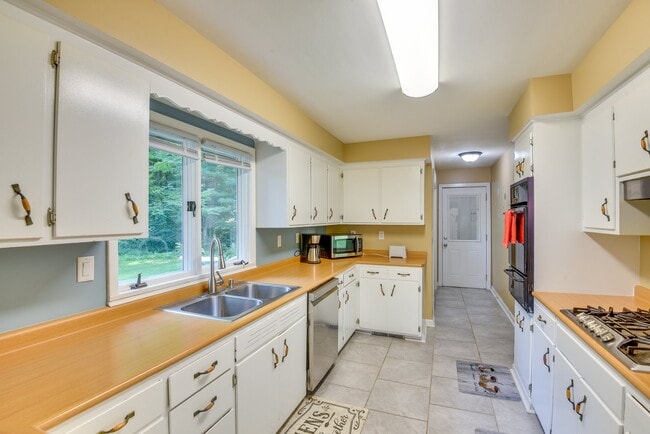 Building Photo - 4152 Sawyer Rd