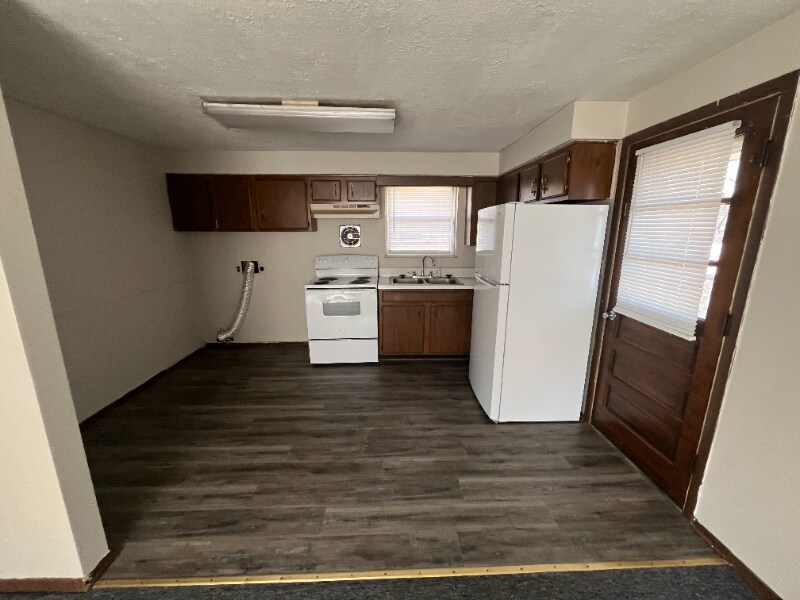 Building Photo - 509 E Staat St