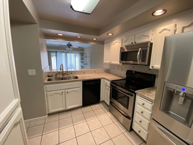 Building Photo - Cambrian 3 bed 2.5 bath townhouse available!