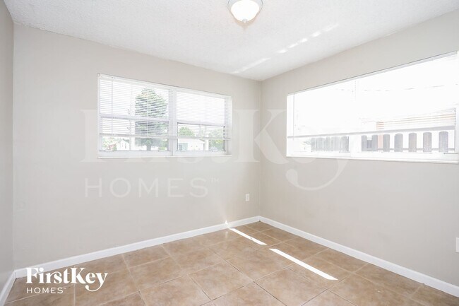 Building Photo - 1291 NW 60th Ave