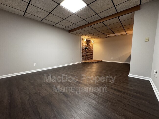 Building Photo - 7301 Drew Ln