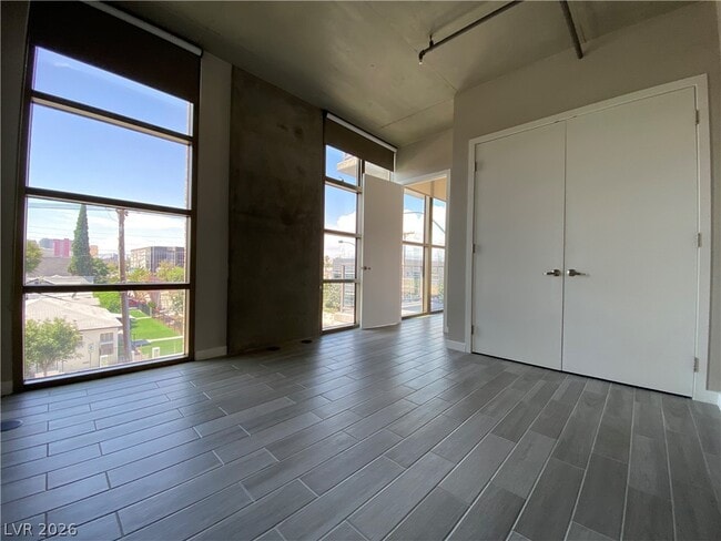 Building Photo - 353 E Bonneville Ave