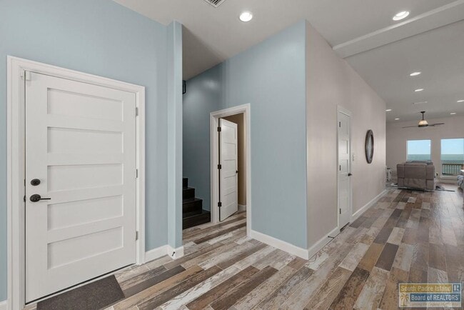 Building Photo - 618 N Shore Dr