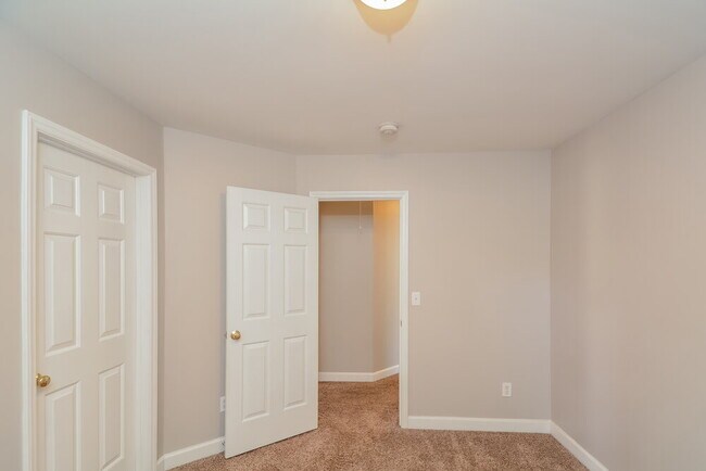 Building Photo - 4932 Windmere Chase Dr