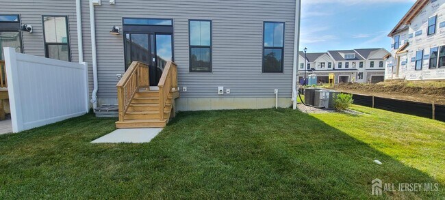 Building Photo - 7 Colt Ln