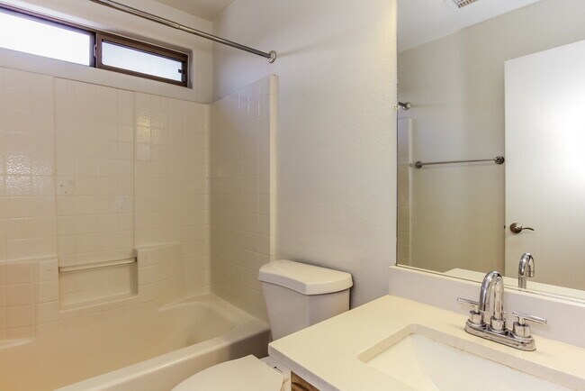 Building Photo - 13381 W Ocotillo Ln