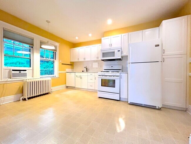 Building Photo - 82 Stearns Rd
