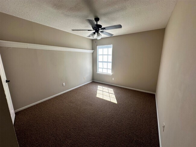 Building Photo - 14870 Cetus Ct
