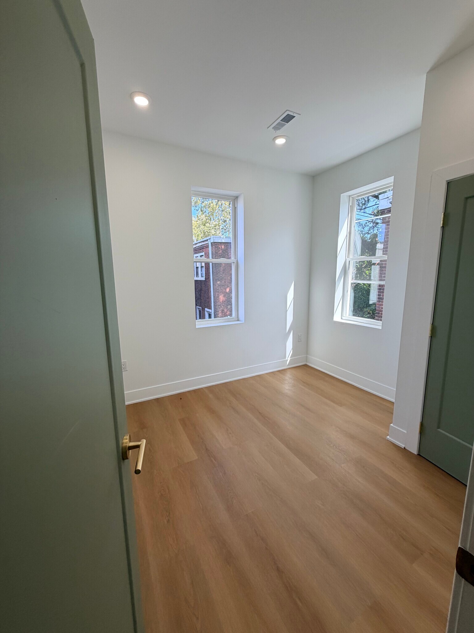 Building Photo - 1325 Kerbaugh St