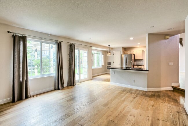 Building Photo - Absolutely Stunning 4 Bedroom Home in Mariana Butte