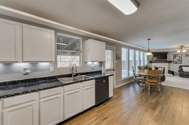 Building Photo - 2412 Avalon Creek Way