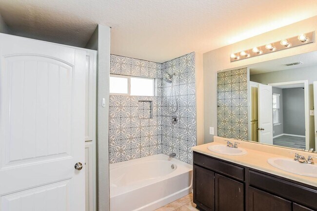 Building Photo - 8812 Belgian Fls