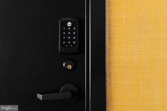 Building Photo - 1357 R St NW