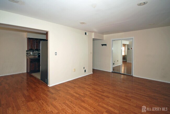 Building Photo - 202 Green Hollow Dr