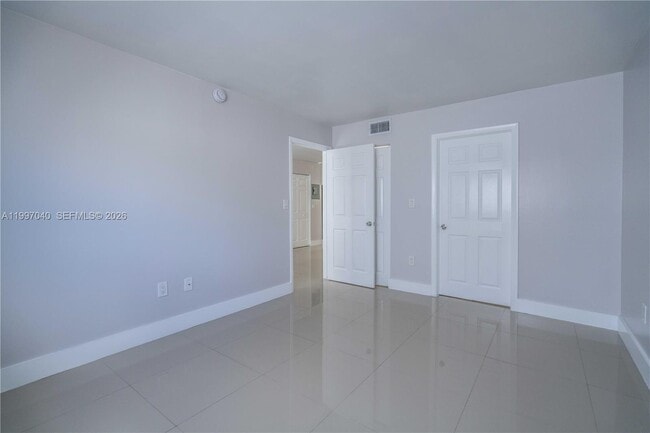 Building Photo - 1986 Biarritz Dr