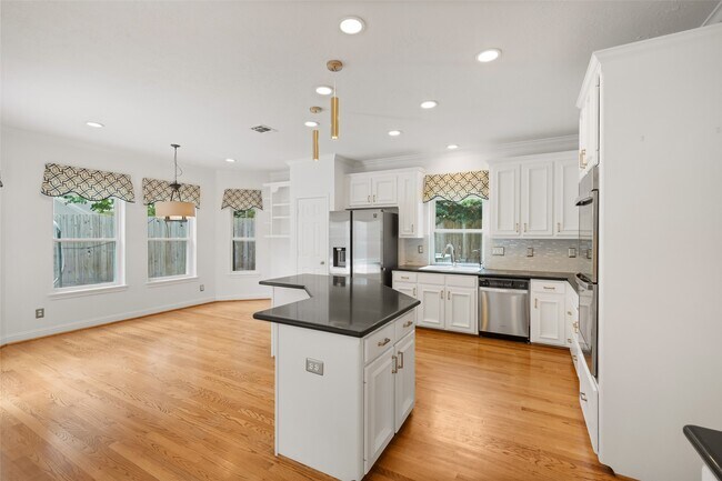 Building Photo - 1207 Melford Dr